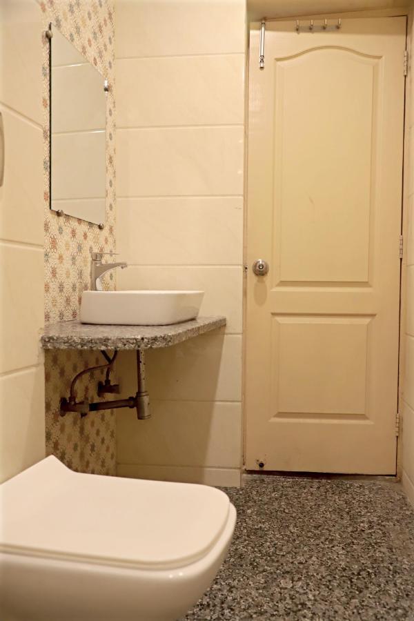 Hotel Klick International At "5 Min Walking " From New Delhi Railway Station Eksteriør billede
